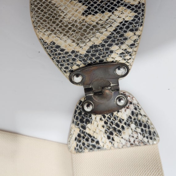 Stretch beige animal print belt wit brass buckle,… - image 4