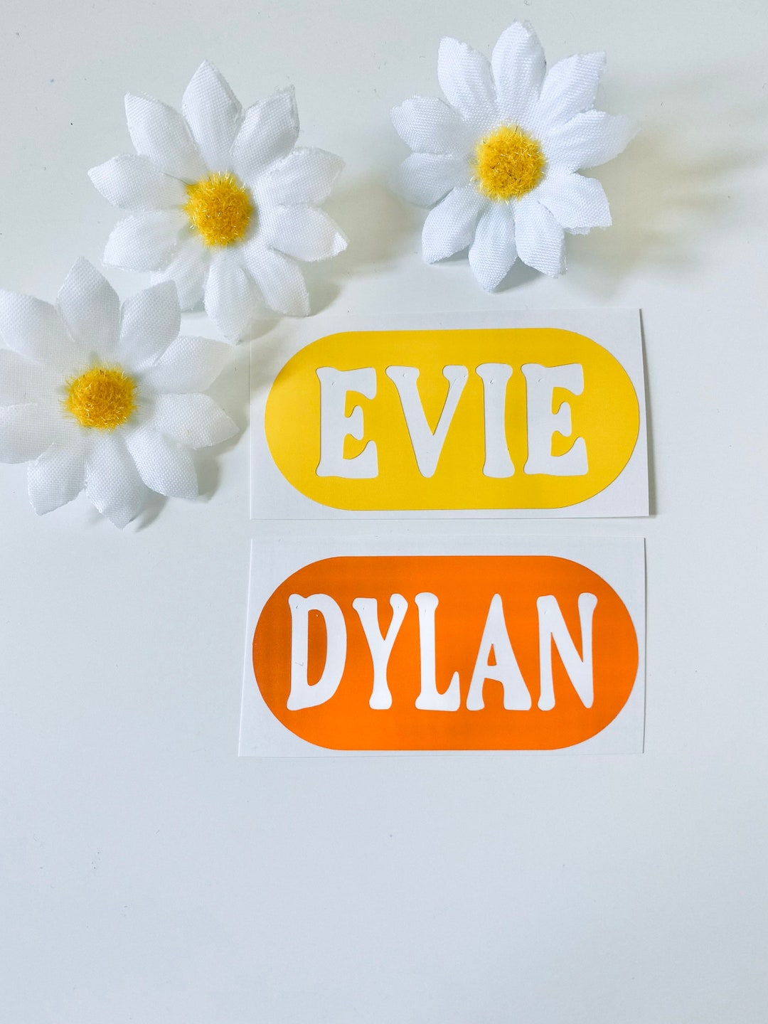 Personalised Name Vinyl Decal Sticker – Custom Text For Water Bottle, Lunchbox, Laptop, School, Gifts – UK Made