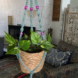Macrame plant hanger