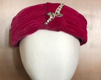 1960 Sombrero de turbante de terciopelo con pedrería