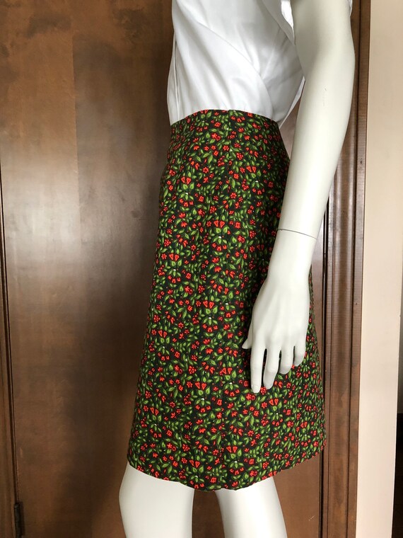 1960s Miniskirt Red and Green Floral Skirt - image 2