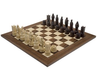The Berkeley Chess English Russet &amp; Walnut Chess Set