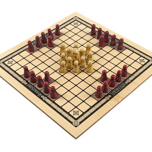 Kardinal Deluxe Hnefatafl - Das Wikingerspiel, Spanisches Holzbrett, Leinen Spielfläche, Creme König und Verteidiger, Rote Angriffe