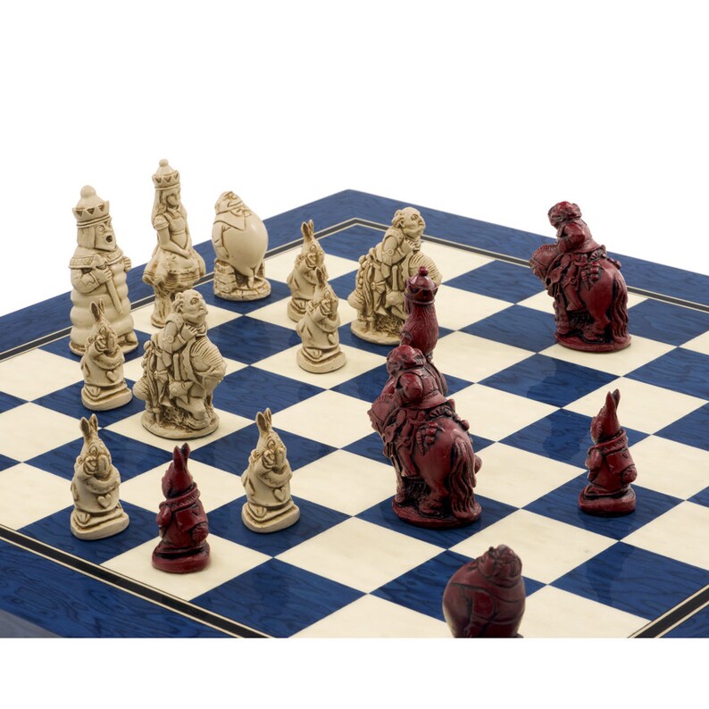 шахматы с алисой. алиса в стране чудес шахматы. алиса в зазеркалье шахматы. шахматы с алисой. алиса и шахматы.