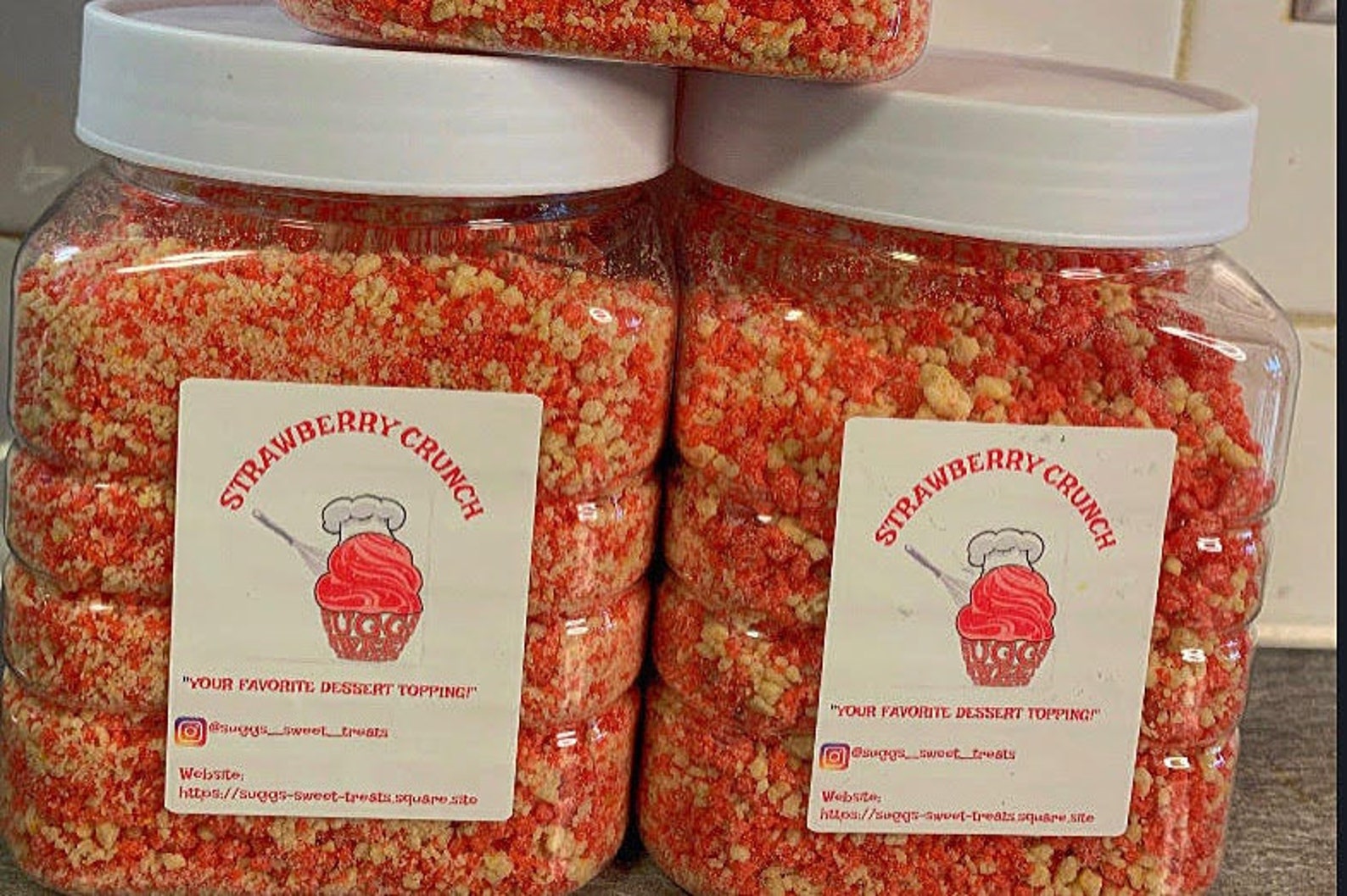 strawberry crunch cake topping strawberry crunch cake topping