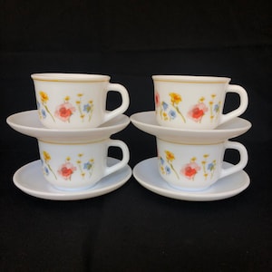 Set of Four Vintage Arcopal of France 7oz Tea Cups / Coffee Cups & Saucers c1970&#39;s