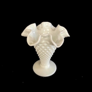 Vintage Fenton Hobnail Ruffled Rim MilkGlass Mini Vase - Milchglasvase