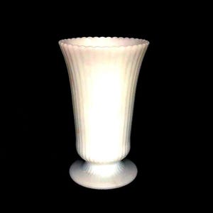 Milchglas Vase von E.O. Brody - Milchglas
