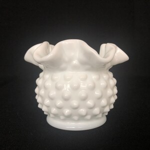 Jarrón de vidrio con forma de hobnail de FENTON vintage - MilkGlass