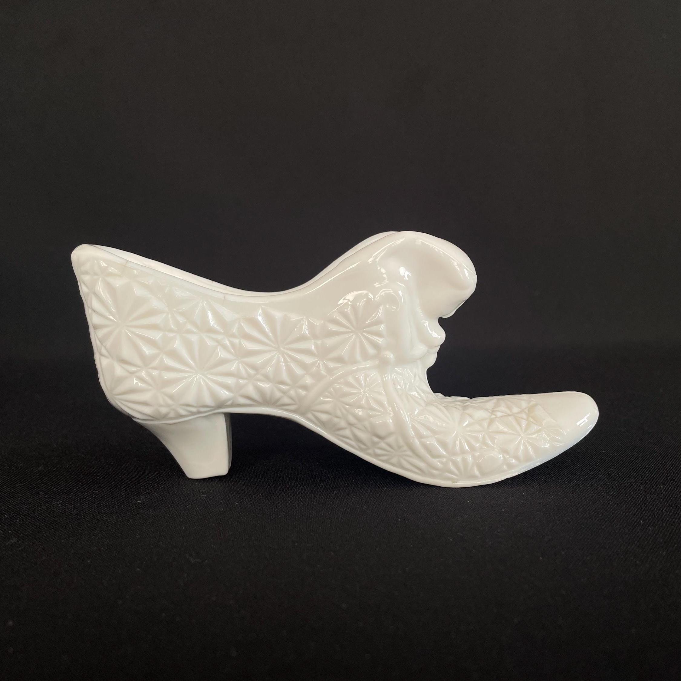 Vintage Milk Glass Daisy & Button Shoe – Cat Head Slipper, Made in Taiwan – Candy Dish, Trinket Dish