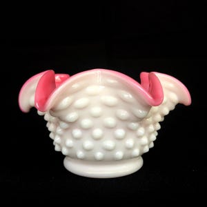 Jarrón vintage de vidrio lechoso con forma de tachuela y cuenco rosa ruborizado - Vidrio lechoso