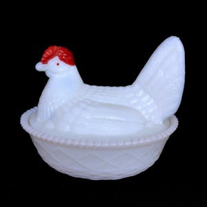 Vintage Milk Glass Westmoreland Hen on Nest - Vintage Country Kitchen - Retro Farmhouse Kitchen