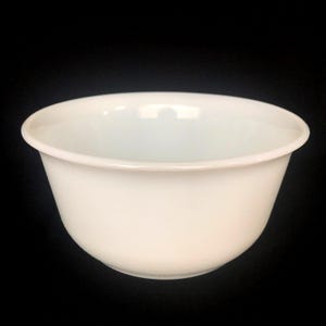 Large Vintage Milk Glass GE Mixing Bowl - Retro kitchen - Vintage Farmhouse Kitchen