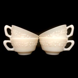Rare Set of 4 Vintage White MilkGlass Cups/Mugs by Anchor Hocking with stylized flower motif