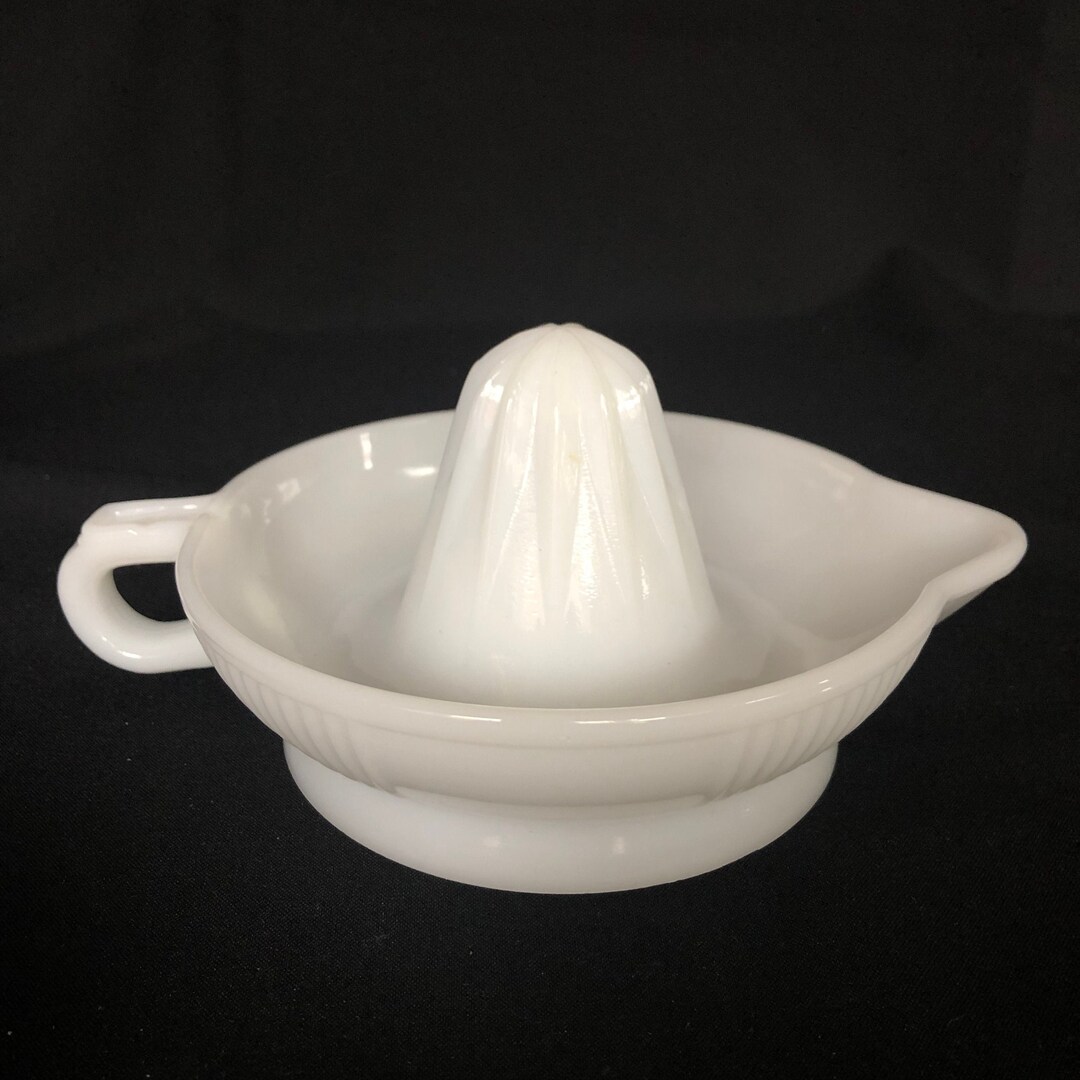 RARE Federal Glass Vintage Milk Glass Juicer Citrus Reamer Ribbed Body