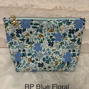 Medium zipper pouch
