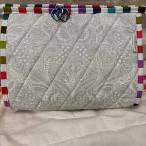 Bionische Tasche gehäkelt mit Tula Pink Stoffen