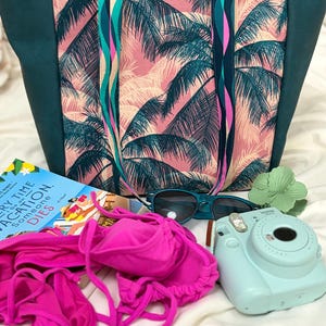 Fieldstone Tote with faux leather sides in Ruby Star Poolside too