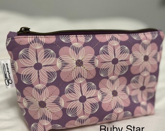 Medium zipper pouch