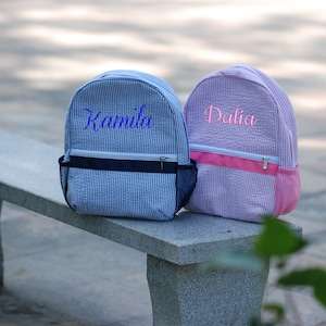 Personalisierter Kleinkind Rucksack in Seersucker Farben, klassische niedliche KidsSchool Büchertasche, Blumenmädchen Geschenk, Ringträger Geschenk, Schulanfang