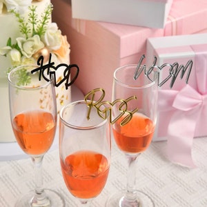 Logotipo acrílico personalizado inicial em forma de coração etiqueta de casamento copo pingente coquetel champanhe bugigangas
