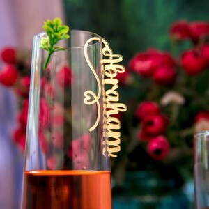 Personalisierte Glas Decor Laser Cut Name Benutzerdefinierte Weinglas Dekoration Hochzeit Tisch Gedeck Geschenk Für Gäste