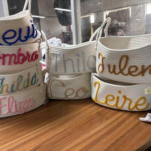 Personalisierter Babykorb, Benutzerdefinierter Babypartykorb, Baby-Jungen-Mädchen-Namenskorb, Anpassen des Baumwollseil-Babyspielzeug-Aufbewahrungs-Kinderzimmer-Dekorgeschenk