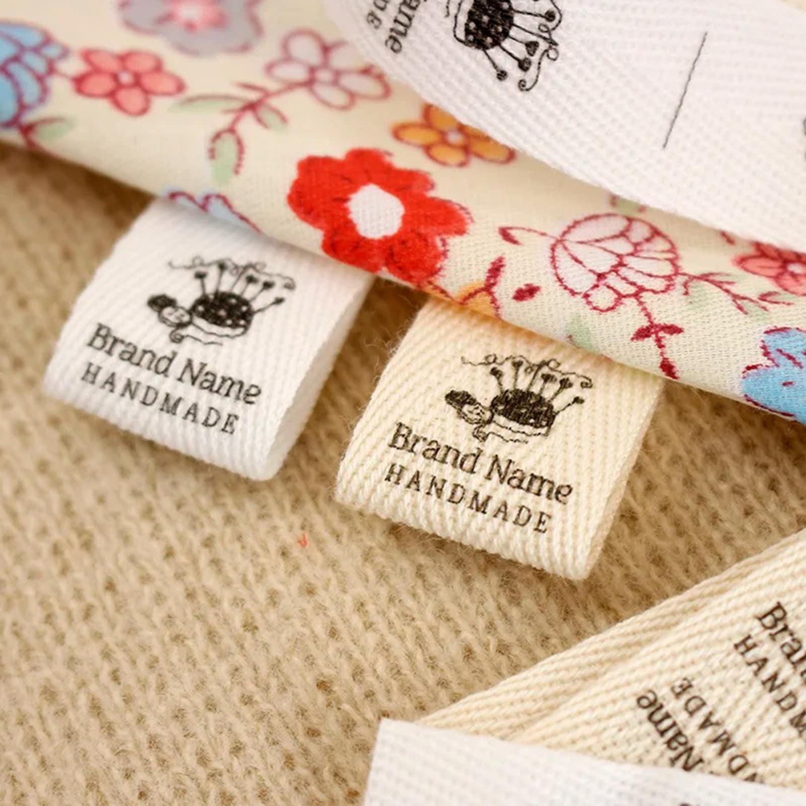 40x60mm cotone con logo o testo cucito etichetta accessori, etichette per cose lavorate a maglia, personalizzate, personalizzate, etichette fatte a mano, etichette regalo-100 pezzi beige