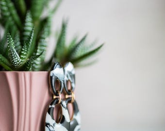 Oblique Linéa Nox – Minimalist Statement Earrings | Polymer Clay Jewelry | Handmade Lightweight Dangles | Crème