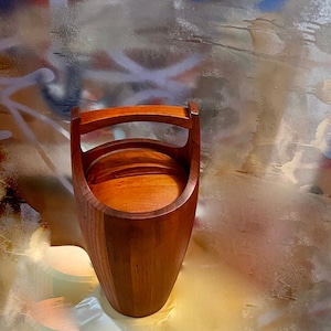 El contenedor de hielo Bongo de teca escultórico más grande de la época diseñado por Jens Quistgaard con Dansk Dinamarca firmado y marcado de doble pato
