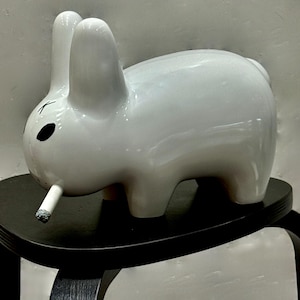 A Vintage 10 In luster Gloss White original  Smorkin Labbit  With Original Box In the Best Condition