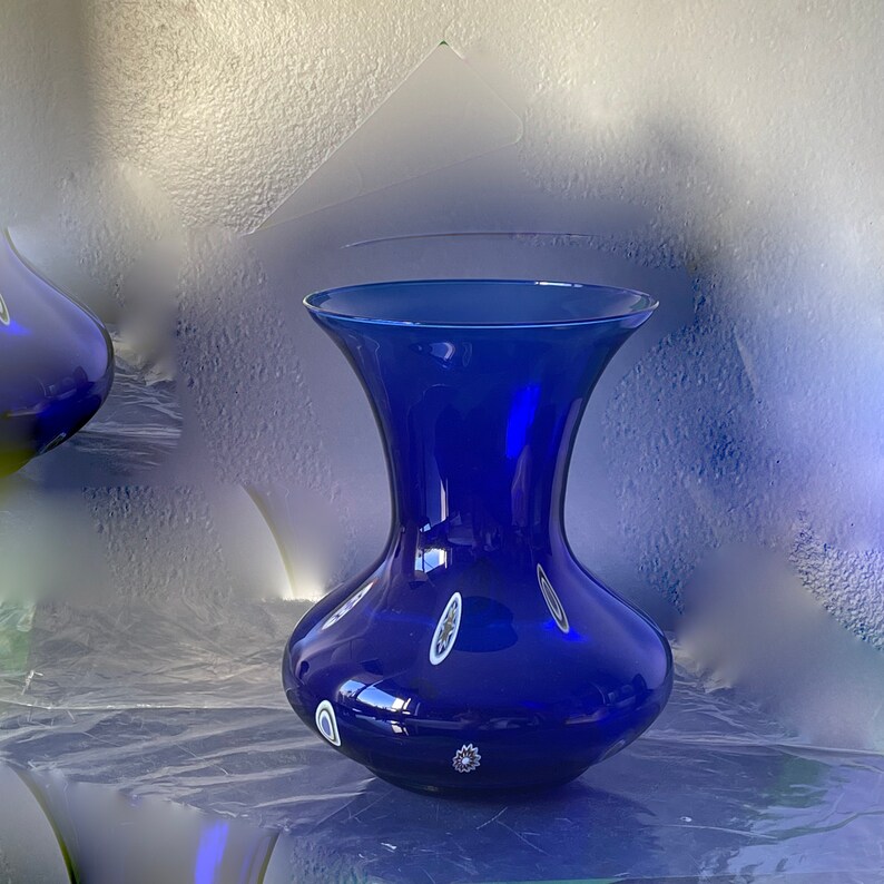 A Beautiful Large Vintage Italian Glass Vase With Spattering of