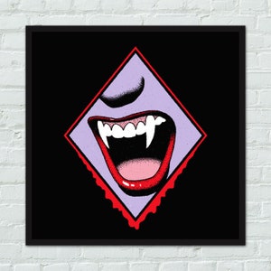 Könnte beinhalten: Eine schwarze und rote Illustration eines Vampirmundes mit Zähnen und tropfendem Blut. Der Mund ist weit geöffnet und zeigt scharfe Zähne und eine rote Zunge.