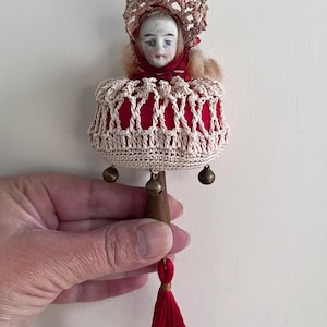 Sonajero de cabeza de muñeca antigua