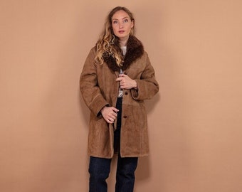 Dames schapenvacht jas 70's, maat Medium M, bruine suède vintage jas, retro jaren 70 jas, gedragen in geschoren schaapsvacht, duurzame winterbovenkleding