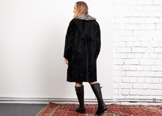 Vintage Luxurious Fur Coat . 60s Women Oversize L… - image 4