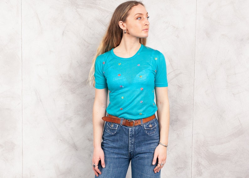 Vintage 70s Blue Floral Top . Sky Blue Short Sleeve T-shirt Flower Embroidery Top 1970s Tee Shirt 70s Shirt Vintage Clothing . size Small image 8