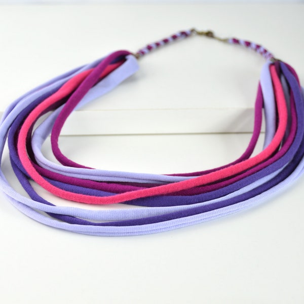 Collier en tissu violet, collier fait main violet, collier bracelet en tissu, collier bracelet en tissu multicolore, cadeau original