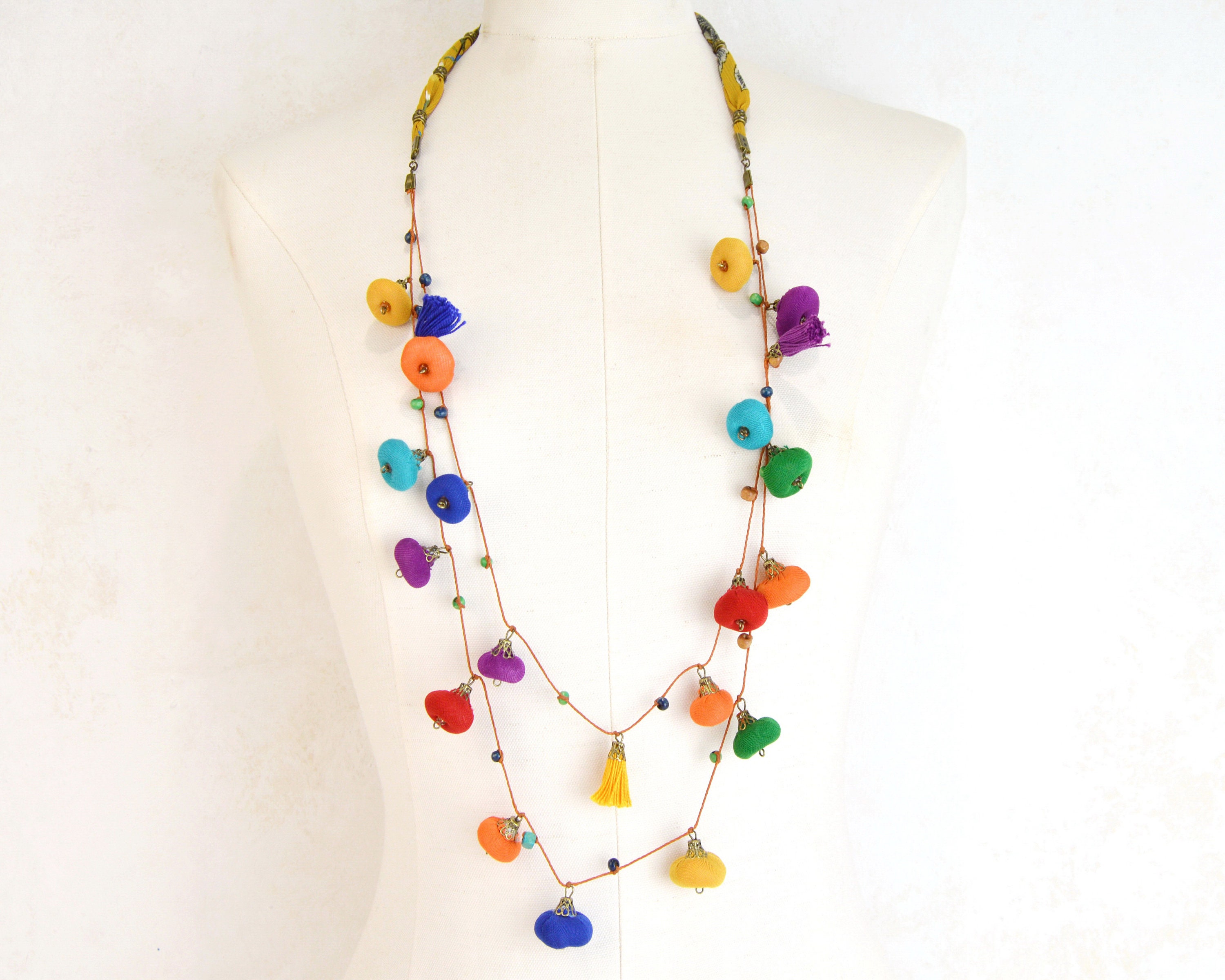 Collana lunga in legno con nappa - Italia
