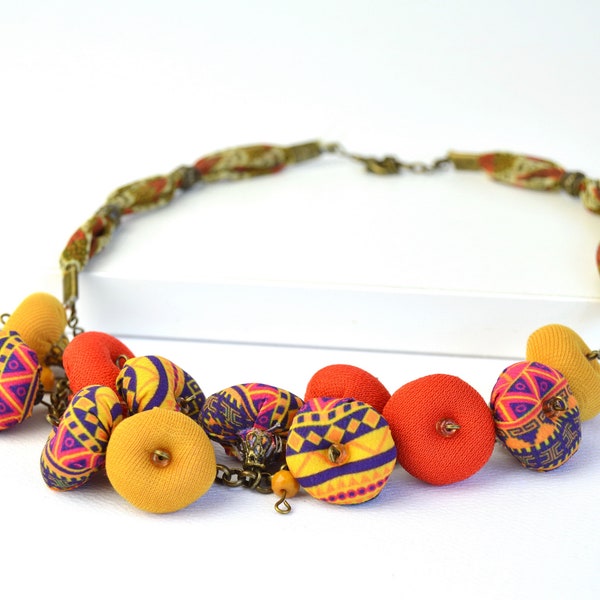collier en tissu très original, cadeaux exclusifs, cadeaux originaux, cadeaux uniques,bijoux fantaisie textiles faits à la main