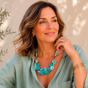 Collana turchese bohemien, collana fatta a mano turchese, collana vintage blu, bijoux estivi, collana di perline