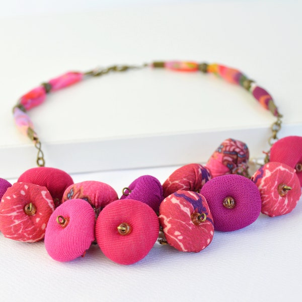 collier en tissu multicolore, collier de perles roses, collier en tissu fait main, collier bohème rose