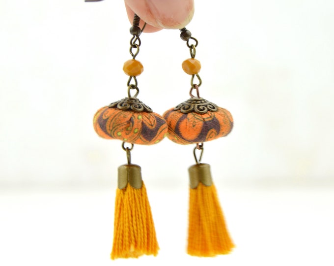 Pendientes bohemios full color, pendientes estilo boho hechos a mano de color amarillo mostaza, originales pendientes artesanales