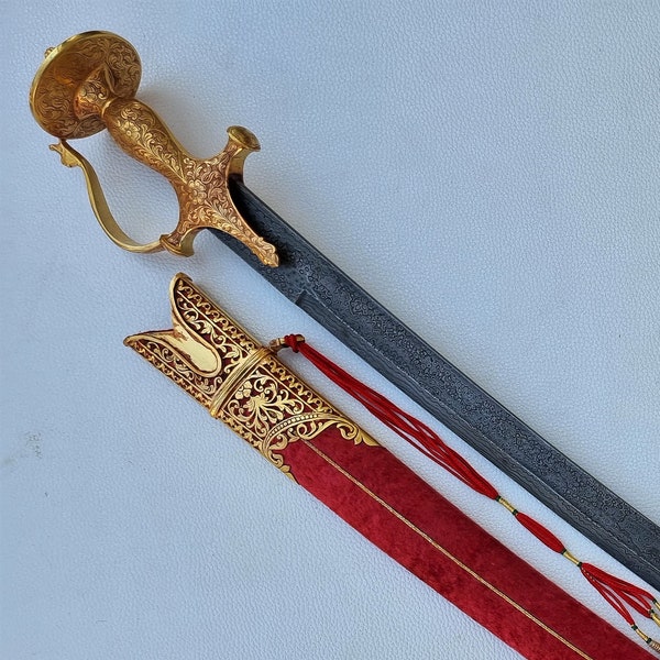 Traditional mughal rajput indian vintage sword/tulwar/shamshir with gold gilt and damascus blade.