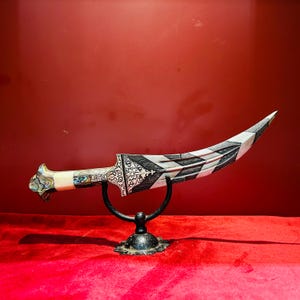 Indian assorted dagger/khanjar/knife in beautiful silver damascening with chevron pattern balde & crown shape hand grip in mother of pearl