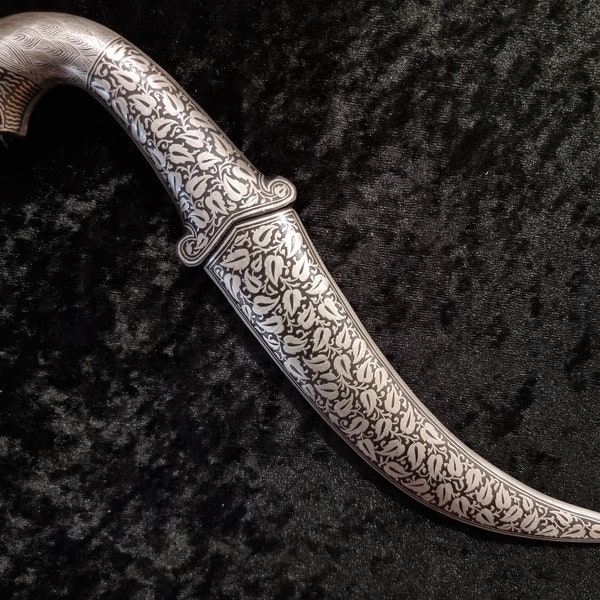 indian handcrafted tiger  head oriental indo persian dagger with silver damascened work and chiseled damascus blade