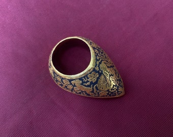 vintage original Ottoman mughal islamic Gold Tombak gold koftgari embossed  archer thumb ring