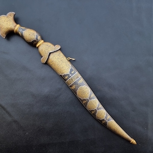 Vintage mughal indo persian islamic daggeer with gold koftgari damascening