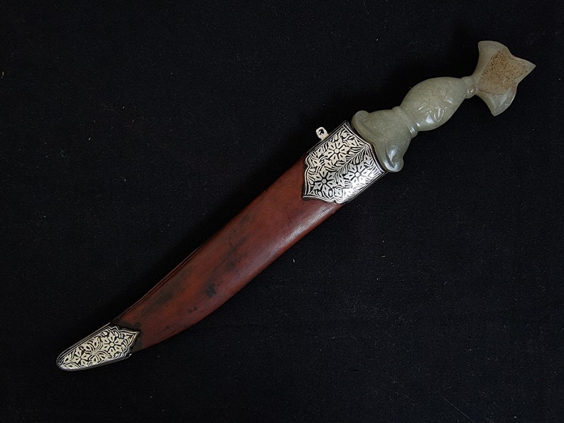 Vintage indian mughal indo persian dagger with jade stone hand g Vintage indian mughal indo persian dagger with jade stone hand g