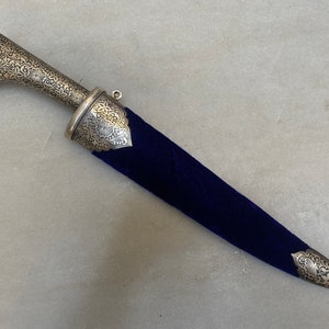 indo persian dagger kard khanjar with silver koftagri work on locket and chape with damascus blade